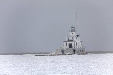 Donmuş Michigan Gölü üzerindeki deniz feneri