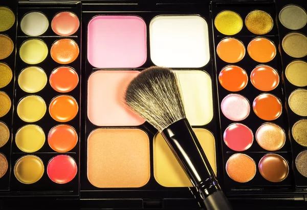 Makeup palette with makeup brush — Stock Photo, Image