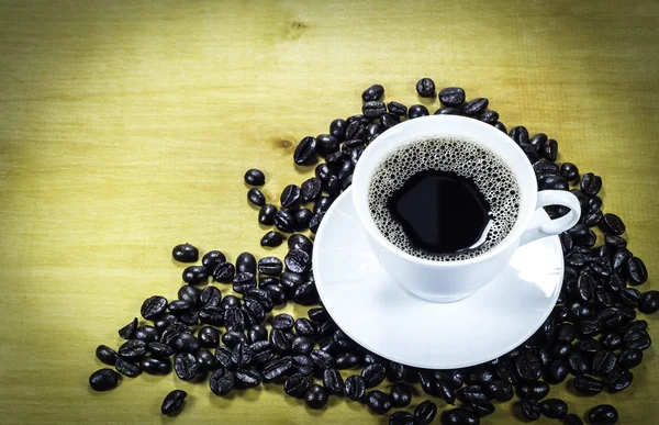 Taza de café y frijoles asados Imágenes De Stock Sin Royalties Gratis