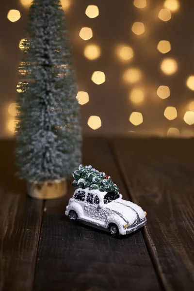 White Small Retro Toy Car Christmas Tree Roof Next Tree — стоковое фото