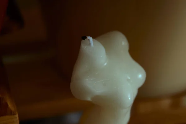 Aromatik yağlı el yapımı kadın gövdesi mumu. Kadın figürü, soya mumu. Aromatik dekoratif elementlerin üretimi..
