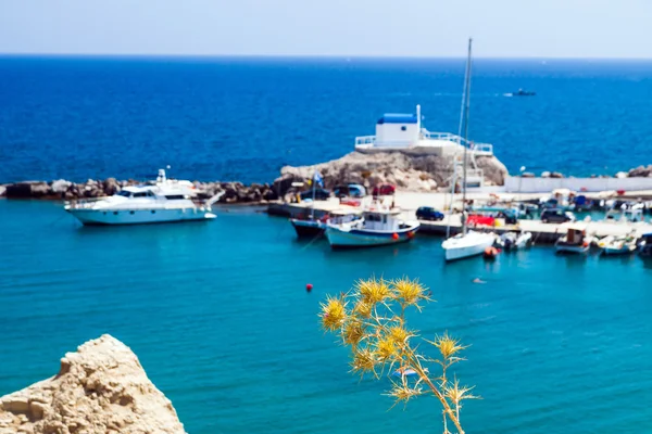Kolymbia ranta kivinen rannikko Kreikassa . — kuvapankkivalokuva