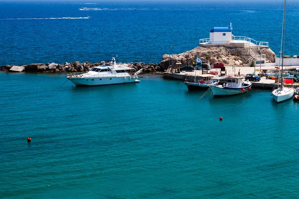 Kolymbia beach with the rocky coast in Greece. — Stock Photo, Image