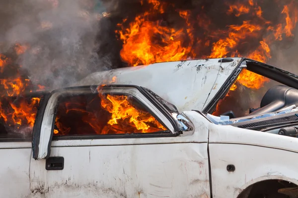 Burning car burning car - Exercise firefighters — Stock Photo, Image