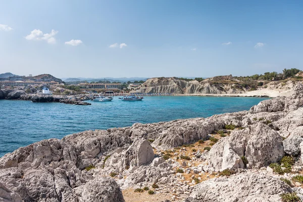 Kolymbia beach with the rocky coast in Greece. — Stock Photo, Image