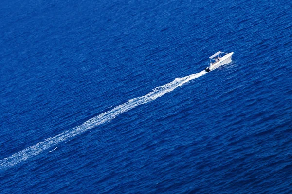 Kolymbia Strand mit der felsigen Küste in Griechenland. — Stockfoto