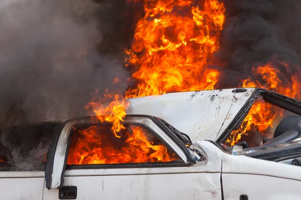 Burning car burning car - Exercise firefighters — Stock Photo, Image