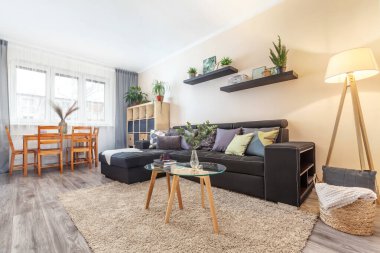 Modern bir dairede fotoğraf çekimi..