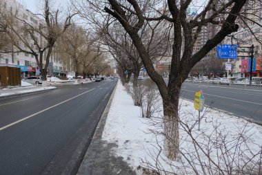 Changchun - 6 Ocak 2020 tarihinde Changchun, Çin 'de Changchun caddelerinin ön cephesi. Çin Halk Cumhuriyeti 'nin başkenti ve en büyük kentidir. Songliao Ovası' nın merkezinde yer alır..