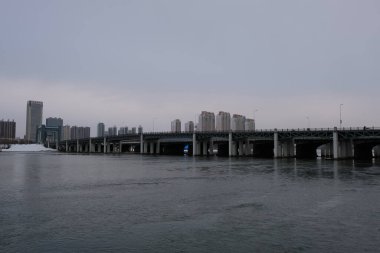 Changchun - 6 Ocak 2020 tarihinde Changchun, Çin 'de Changchun caddelerinin ön cephesi. Çin Halk Cumhuriyeti 'nin başkenti ve en büyük kentidir..