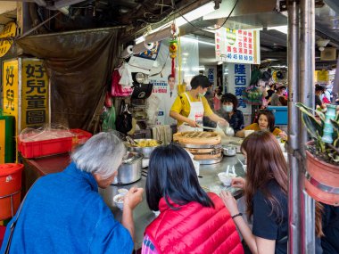 Keelung Miaokou Gece Pazarı 11 Nisan 2021 Keellung, Tayvan. 