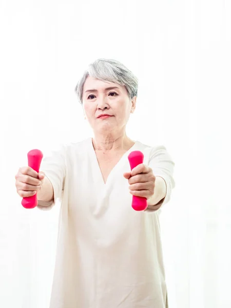 Estilo Vida Saudável Sorrindo Sênior Asiático Senhora Exercício Com Halteres — Fotografia de Stock