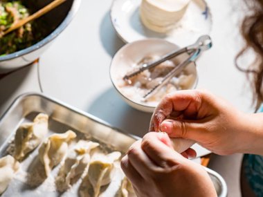 Kıymalı hamur tatlısı yapmak için.