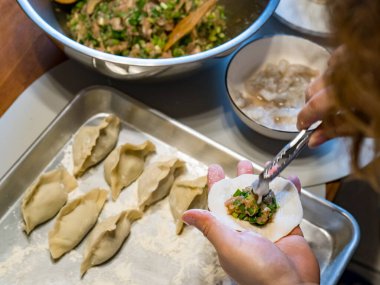 Kıymalı hamur tatlısı yapmak için.