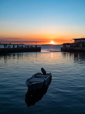 Tamsui balıkçı limanında gün batımı, Tayvan.