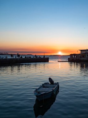 Tamsui balıkçı limanında gün batımı, Tayvan.