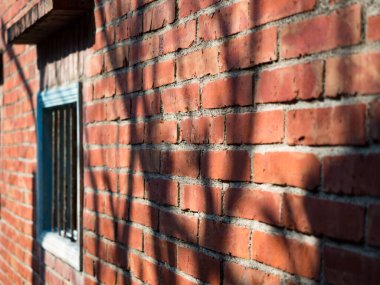 Tayvan 'daki eski Çin evi penceresi, Çin kültürünün eşsiz kırmızı tuğla tarzı.