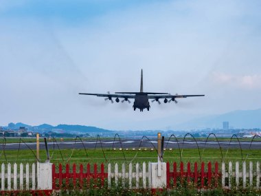 Taipei, Tayvan 'a uçak iniyor..