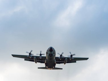 Taipei, Tayvan 'a uçak iniyor..