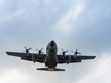 Taipei, Tayvan 'a uçak iniyor..