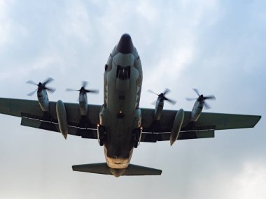 Taipei, Tayvan 'a uçak iniyor..