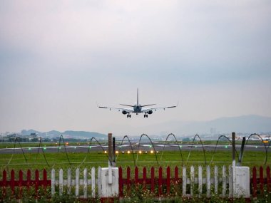 Taipei City, Tayvan 'a uçak iniyor..