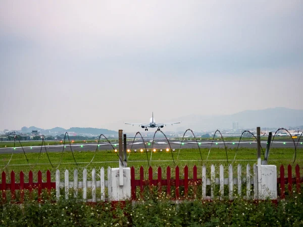 Taipei City, Tayvan 'a uçak iniyor..