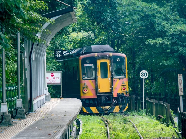 Lingjiao Taiwan September 2021 Zug Der Pingxi Eisenbahnlinie Fährt September — Stockfoto