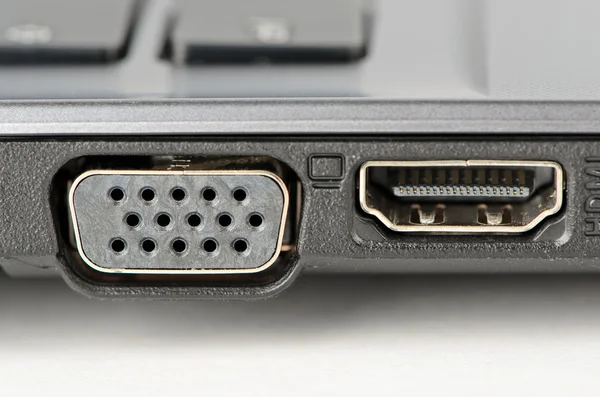 Zócalos HDMI y DisplayPort Fotos de stock