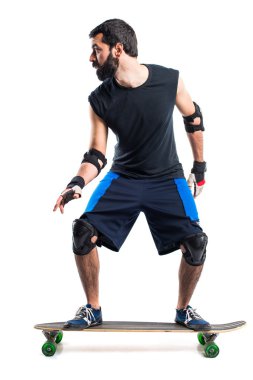 adam bir kaykay sürme