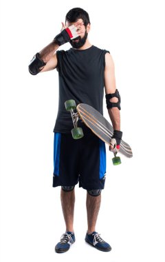 Yüzünü kaplayan patenci