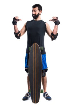 Adam kendisiyle gurur