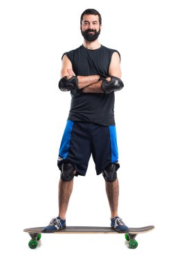 Adam onun kaykay üzerinde