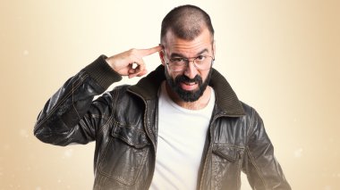 Adam deli jest yapma deri ceket ile