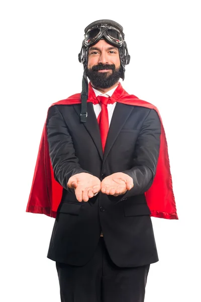 Super bohater biznesmen posiadania czegoś — Zdjęcie stockowe