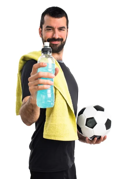 Fußballspieler mit einer Limonade — Stockfoto