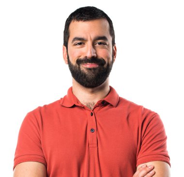 Kollarını ile kırmızı polo gömlek giymiş adam geçti