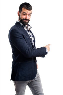 Yakışıklı adam işaret arka