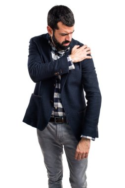 omuz ağrısı olan adam