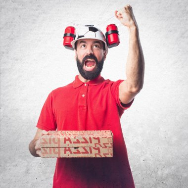 Pizza teslimi adam zafer jest yapıyor