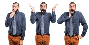 Adam sürpriz jest yapıyor.