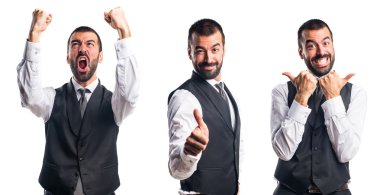 Baş parmağı havada bir iş adamı.