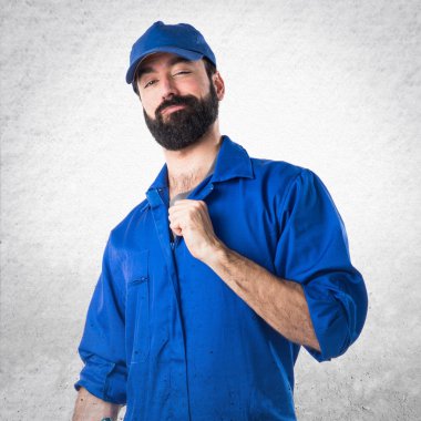 Adam kendisiyle gurur