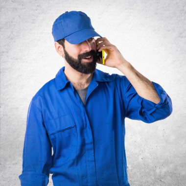 Tesisatçı için mobil konuşuyor