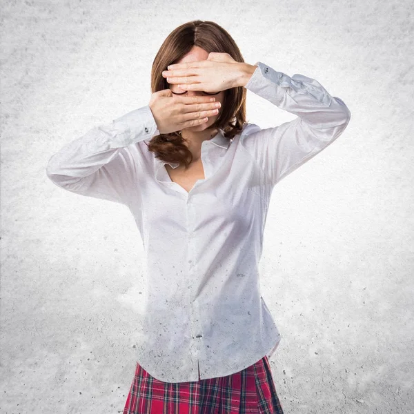 Studente ragazza coprendo il suo viso — Foto Stock