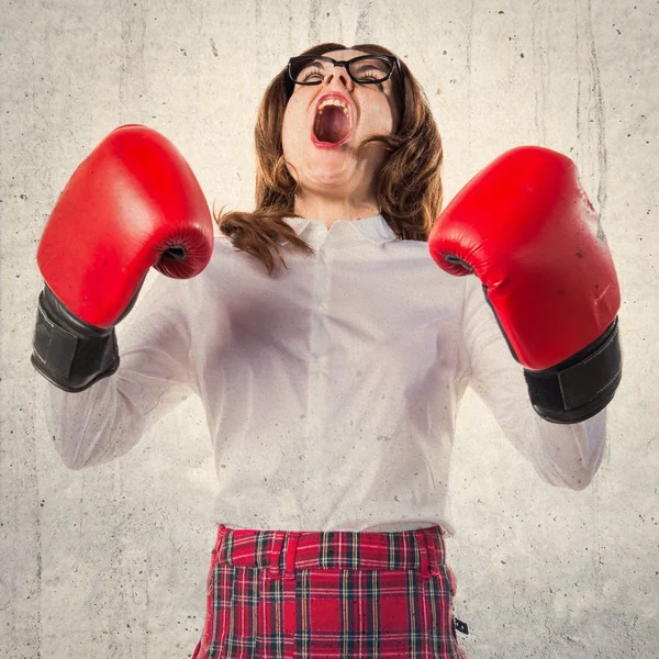 Student meisje met bokshandschoenen — Stockfoto