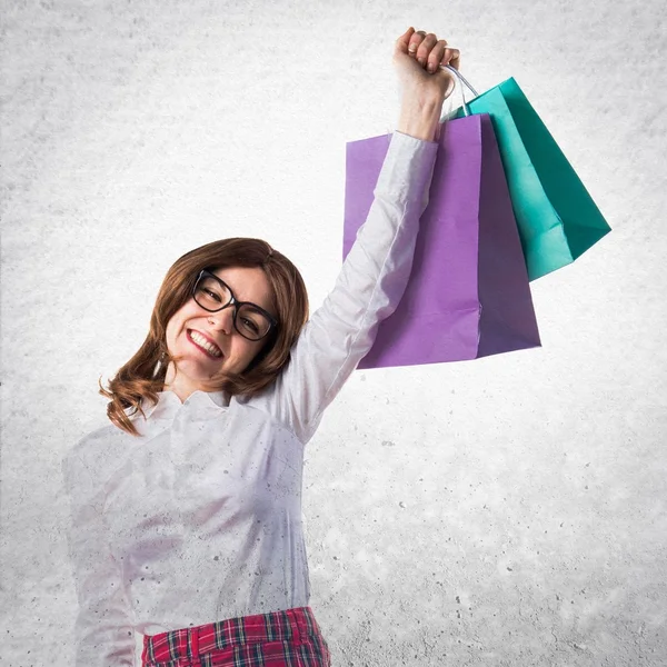 Frau mit vielen Einkaufstüten — Stockfoto