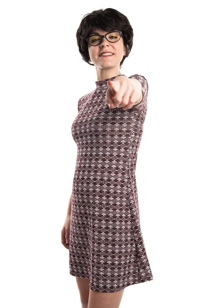 Menina com olhar vintage apontando para a frente — Fotografia de Stock