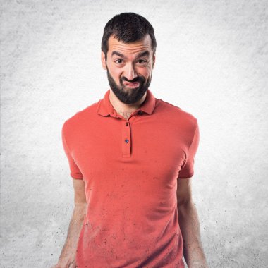 Yıkık yakışıklı adam Cebindeki para arıyor