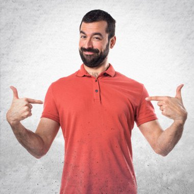 Adam kendisiyle gurur